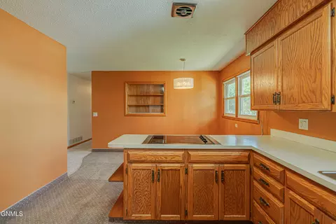 Kitchen - 2202 E Rosser Ave, Bismarck, ND 58501 photo 10 of 14