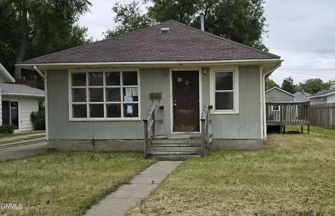 615 7th Ave SE, Jamestown, ND 58401