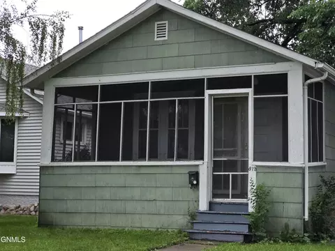 819 N 6th St, Bismarck, ND 58501