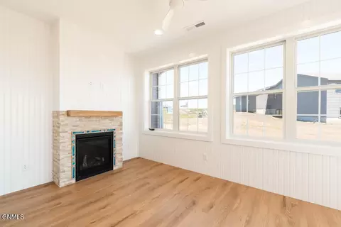 Living - 321 Flint Dr, Bismarck, ND 58503 photo 1 of 3