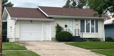 1045 6th Ave NE, Valley City, ND 58072