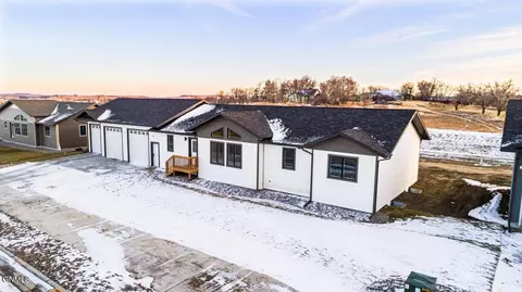 201 11th Ave NW, Watford City, ND 58854