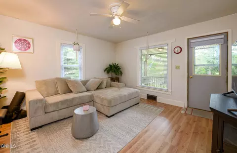 506 Grant St, Carson, ND 58529 photo 3