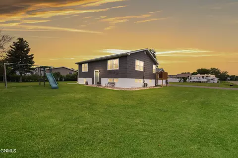 3719 3rd Ave E, Williston, ND 58801