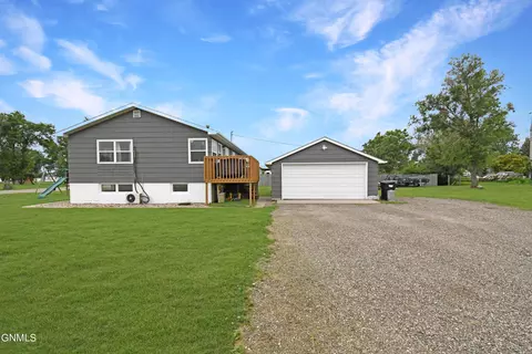 3719 3rd Ave E, Williston, ND 58801 photo 4