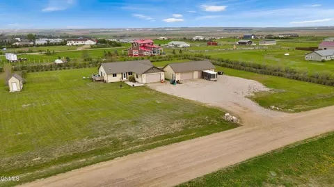 5709 Liberty Ln, Williston, ND 58801