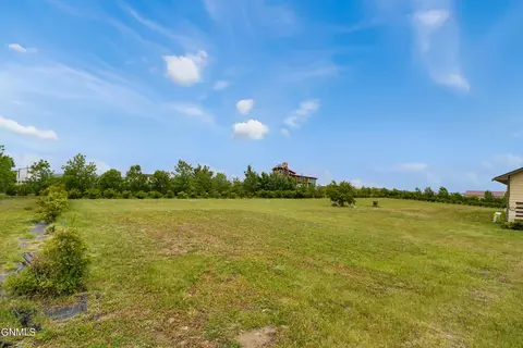 Exterior - 5709 Liberty Ln, Williston, ND 58801 photo 2 of 2