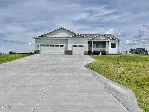 7300 Star Ln, Bismarck, ND 58503