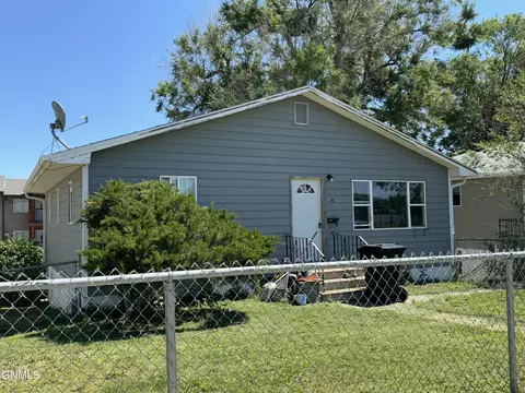 514 University Ave, Williston, ND 58801 photo 2