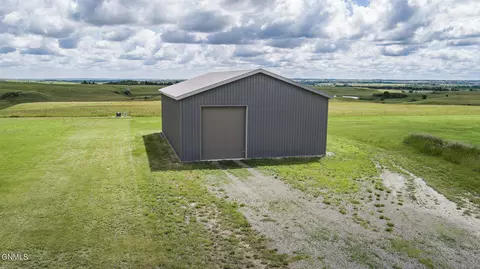 674 Harmony Lp, Hazen, ND 58545 photo 2