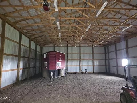 674 Harmony Lp, Hazen, ND 58545 photo 8