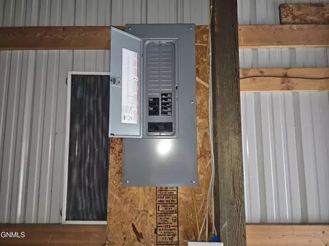 674 Harmony Lp, Hazen, ND 58545 photo 7