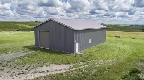 674 Harmony Lp, Hazen, ND 58545 photo 3