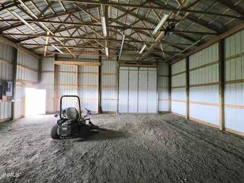 674 Harmony Lp, Hazen, ND 58545 photo 6