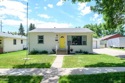 2531 B Ave E, Bismarck, ND 58501 photo 2