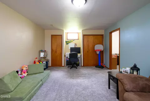 2531 B Ave E, Bismarck, ND 58501 photo 12