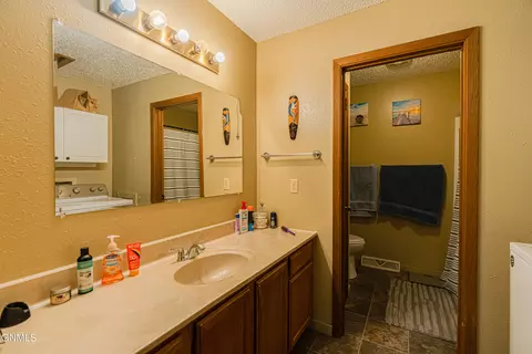 Bath - 2023 11th Ave SE, Mandan, ND 58554 photo 1 of 1