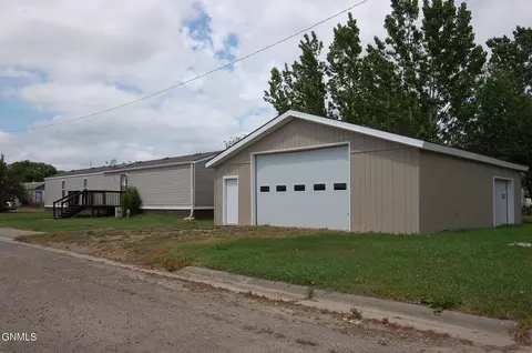 17 E 3rd St E, Fairview, MT 59221