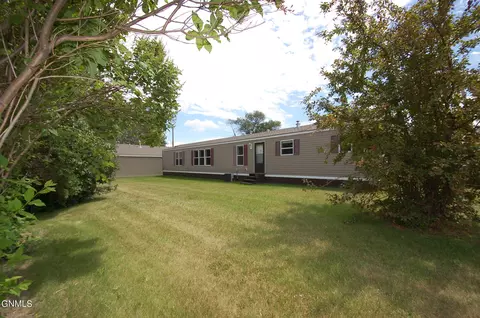 17 E 3rd St E, Fairview, MT 59221 photo 3