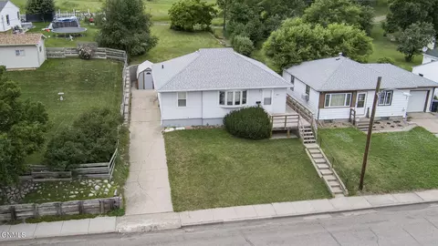 605 8th Ave NW, Mandan, ND 58554