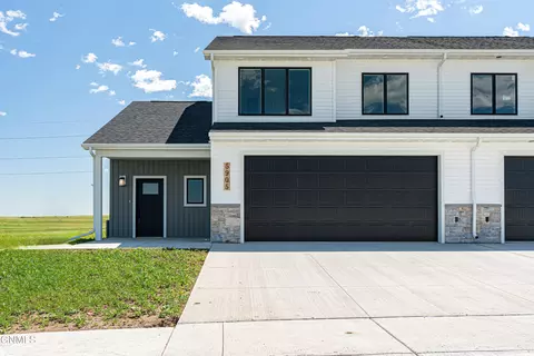 5905 Davies Dr, Bismarck, ND 58503