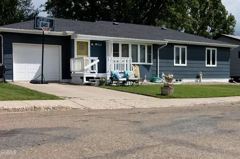 504 6th Ave NE, Watford City, ND 58854