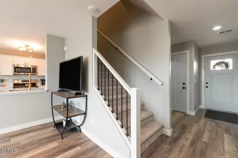 Entry Way - 2009 Pirates Loop SE, Mandan, ND 58554 photo 3 of 3