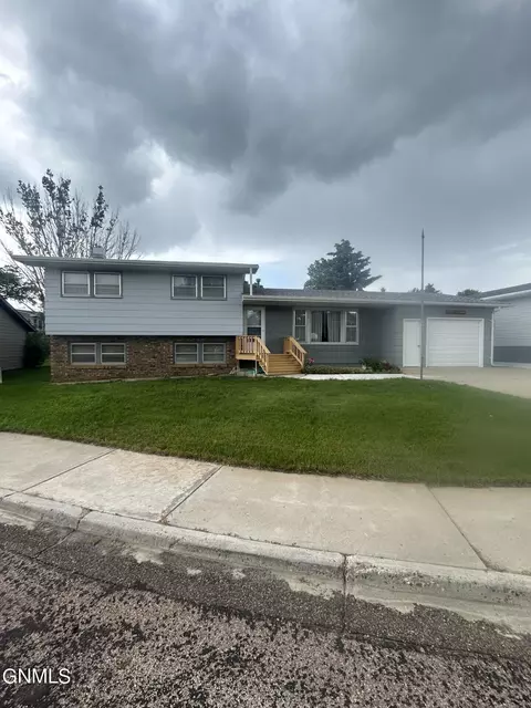 1006 Sunset Place Pl, Bowman, ND 58623