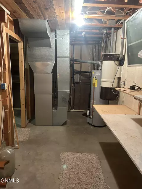 1006 Sunset Place Pl, Bowman, ND 58623 photo 10