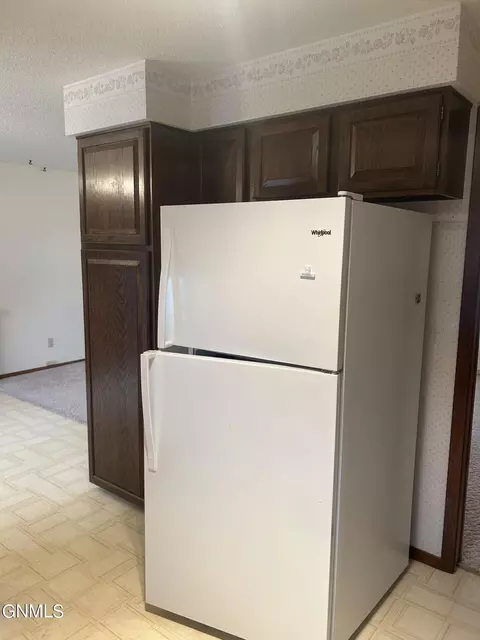 1006 Sunset Place Pl, Bowman, ND 58623 photo 4
