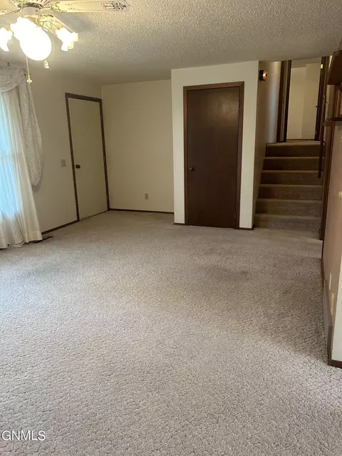 1006 Sunset Place Pl, Bowman, ND 58623 photo 6