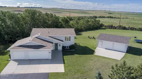 2631 Copper Mountain Cir, Bismarck, ND 58503