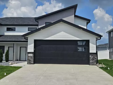 4124 Steel Pl, Bismarck, ND 58503