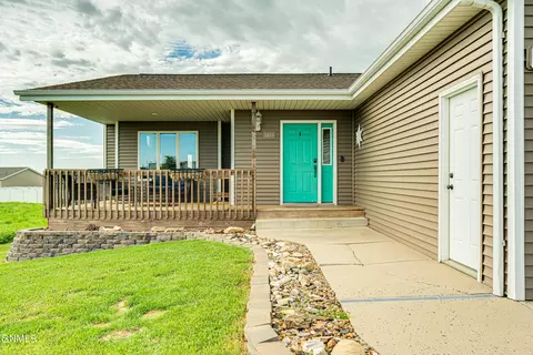 Exterior - 4819 Calgary Ave E, Bismarck, ND 58503 photo 2 of 7