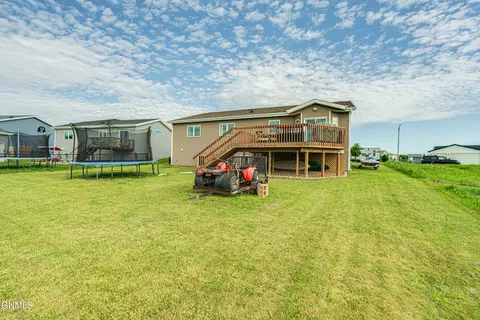 Exterior - 4819 Calgary Ave E, Bismarck, ND 58503 photo 4 of 7