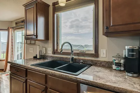 Kitchen - 4819 Calgary Ave E, Bismarck, ND 58503 photo 4 of 7