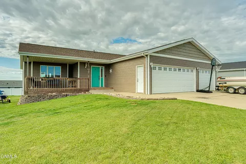 Exterior - 4819 Calgary Ave E, Bismarck, ND 58503 photo 1 of 7