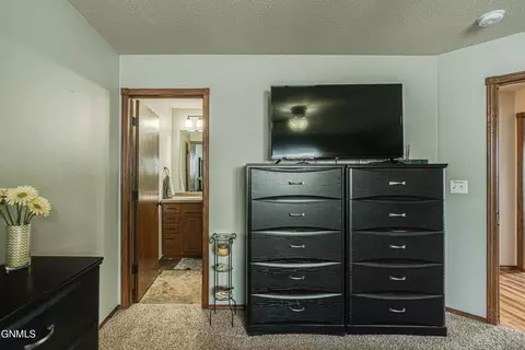 Bedroom - 4819 Calgary Ave E, Bismarck, ND 58503 photo 4 of 8