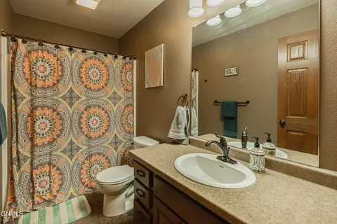 Bath - 4819 Calgary Ave E, Bismarck, ND 58503 photo 5 of 7