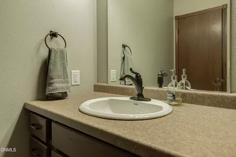 Bath - 4819 Calgary Ave E, Bismarck, ND 58503 photo 4 of 7