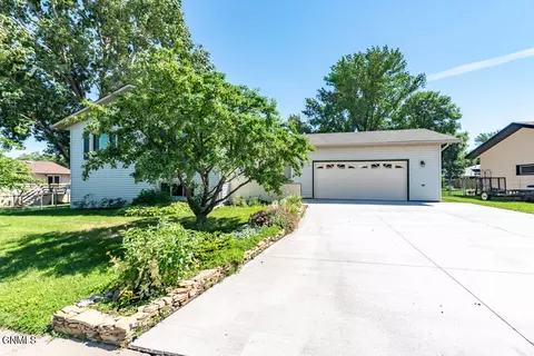 115 Independence Ave, Bismarck, ND 58503