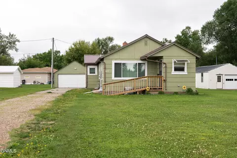 415 Summit St, Underwood, ND 58576