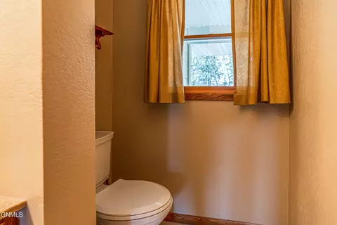 Bath - 3105 Dublin Dr, Bismarck, ND 58503 photo 2 of 14