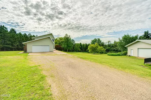 Exterior - 3105 Dublin Dr, Bismarck, ND 58503 photo 10 of 22