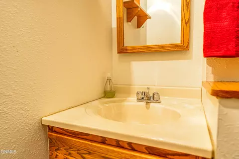 Bath - 3105 Dublin Dr, Bismarck, ND 58503 photo 14 of 14