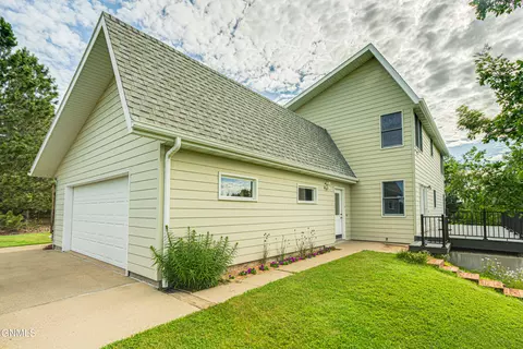 Exterior - 3105 Dublin Dr, Bismarck, ND 58503 photo 9 of 22