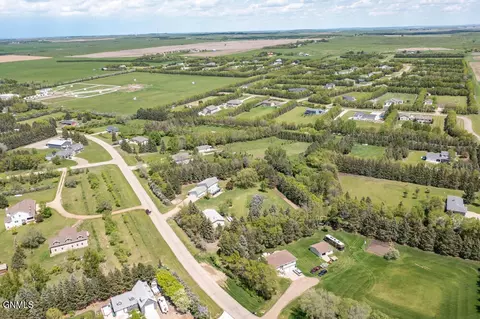 View/Area - 3105 Dublin Dr, Bismarck, ND 58503 photo 7 of 10