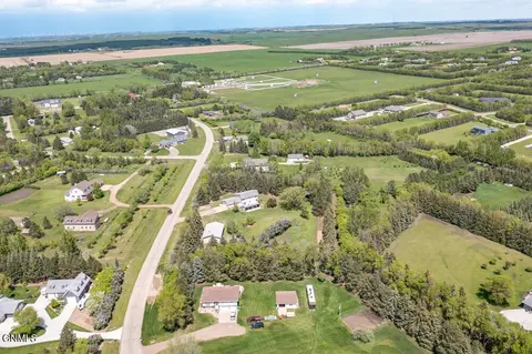 View/Area - 3105 Dublin Dr, Bismarck, ND 58503 photo 6 of 10