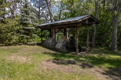 Exterior - 3105 Dublin Dr, Bismarck, ND 58503 photo 6 of 22