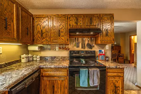 Kitchen - 3105 Dublin Dr, Bismarck, ND 58503 photo 6 of 7